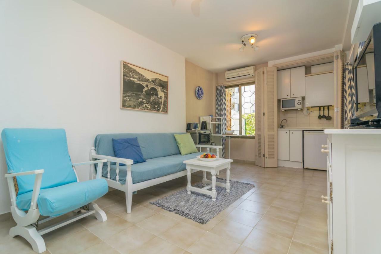 Encinas 1 Apartment *